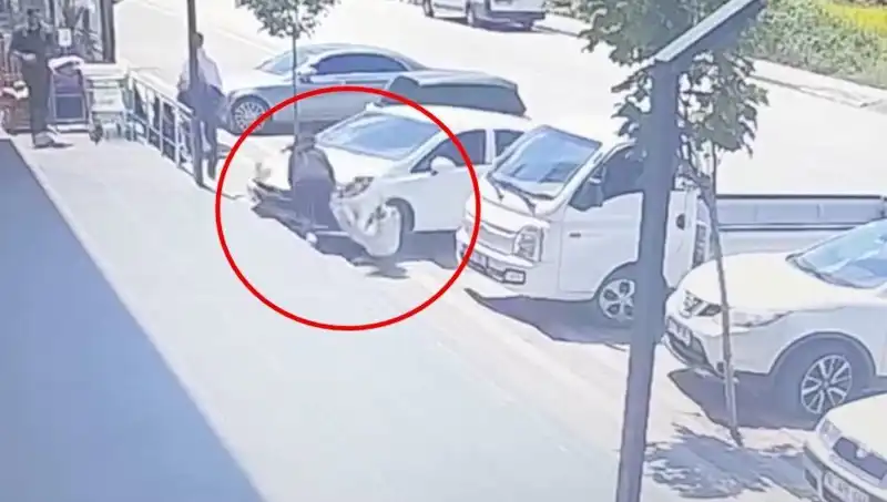Yalova'da Lise Öğrencisi Feci Kazada Araç Altında Kaldı