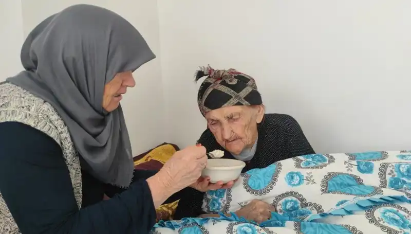 102 Yaşındaki Kezik Nine'nin Sırrı: Hayatında Hiç Doktora Gitmedi!