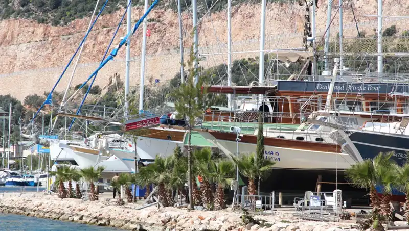Kaş’ta Gezi Tekneleri Hazır, Tatilciler Beklentide