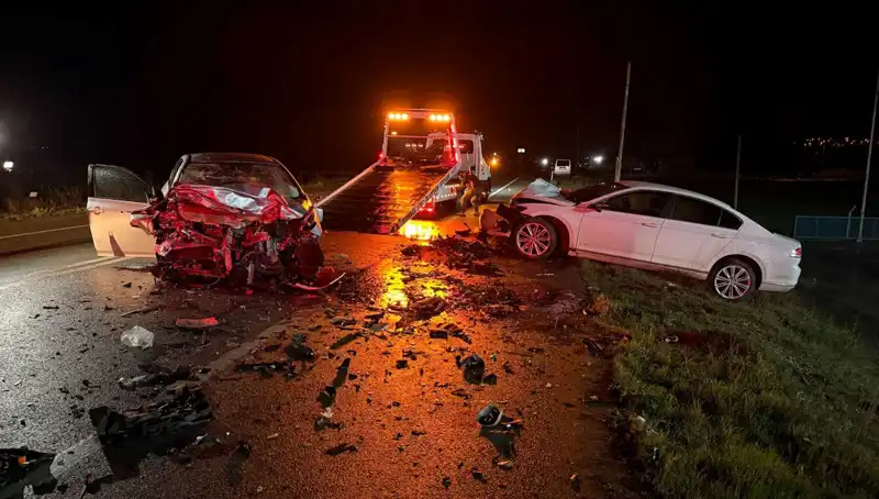 Çanakkale'de Korkunç Trafik Kazası: 3 Kişi Hayatını Kaybetti, 1 Yaralı