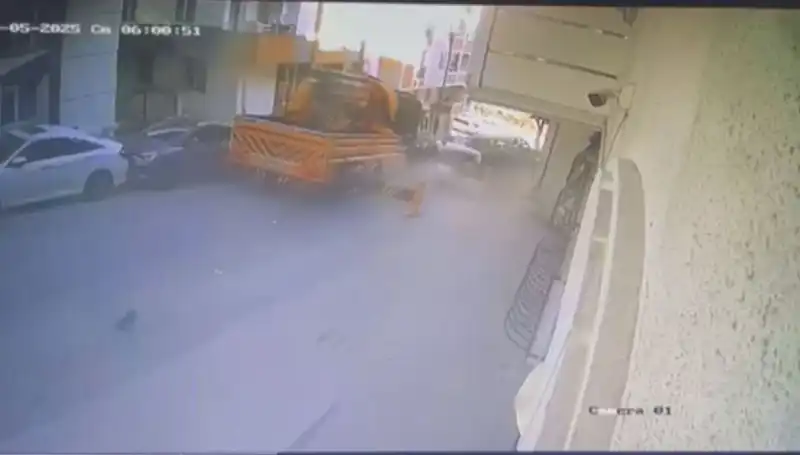 Kontrolden Çıkan Vinç, 23 Araca Çarparak Son Buldu!