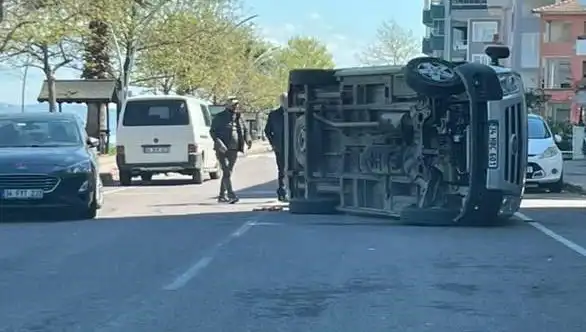 Otomobile Çarpan Araç Yan Yattı: Şok Edici Kaza Detayları