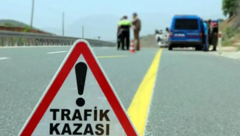 Otomobil ve Hafif Ticari Araç Çarpıştı: 6 Kişinin Ölümüne Neden Oldu
