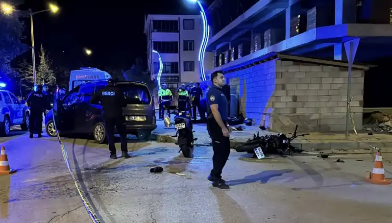 Motosikletin Otomobille Çarpışması Sonucu İki Kişi Hayatını Kaybetti