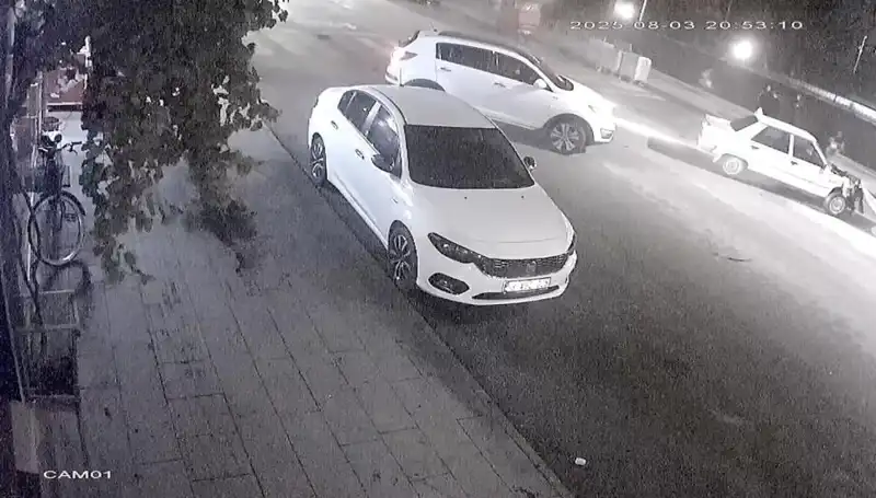 Yayalara Yol Vermek İstediği İçin Feci Kaza: Arkadan Çarptılar