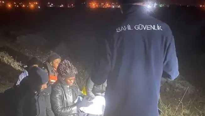 İzmir’de Düzensiz Göçmen Operasyonu: 7 Kişi Yakalandı!