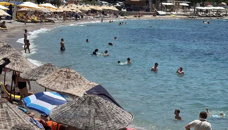 Sıcak Hava Dalgasında Plajlar Dolu: 36 Dereceyi Görelim