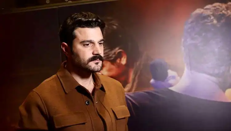 Murat Göğebakan: Kalbim Yaralı Dizisi Oyuncuları ve Hikayesi Neleri Anlatıyor?