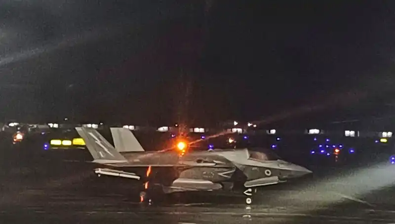 Hindistan’da 5 Hafta Mahsur Kalan İngiliz Savaş Uçağı Nihayet Havalandı