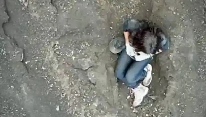 Yanardağın İçine Düşen Turist, Dört Gün Sonra Feci Şekilde Bulundu