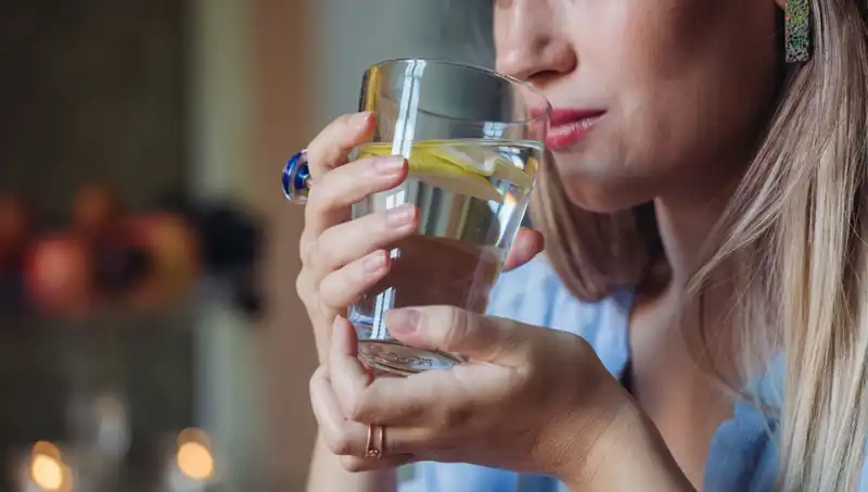 Aç Karnına 1 Litre Su İçmek: Vücudunuza Ne Gibi Faydaları Var?