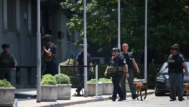 Kosova Meclisi’ne Bomba İhbarı: Güvenlik Alarmı Yükseldi