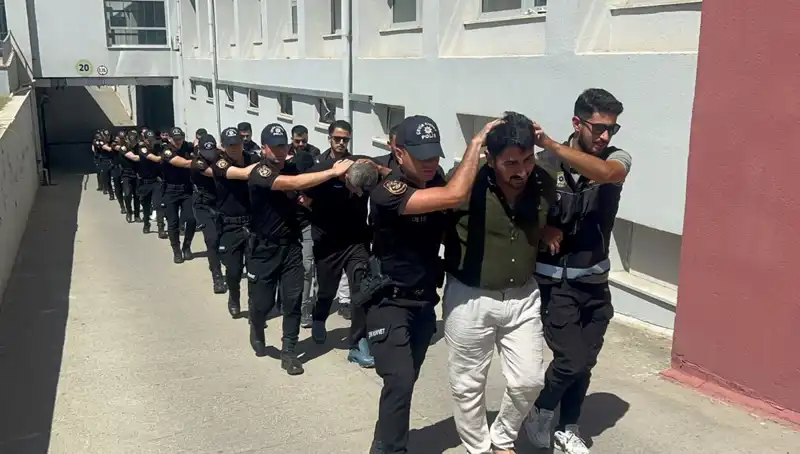 Adana'da 825 Kilo Eroin Yakalandı, 16 Şüpheli Tutuklandı