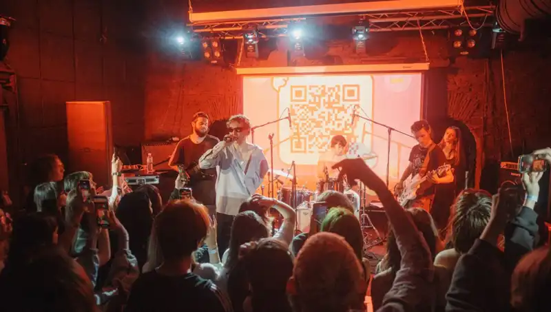 Savaşın Gölgesinde İki Yüz: Bir Kentte Hem Saldırı Hem De Konser Gerçekleşti