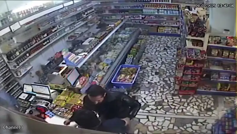 Cezaevi Firarisi Markette Dehşet Saçtı: Bir Müşteriyi Bıçakla Tehdit Etti