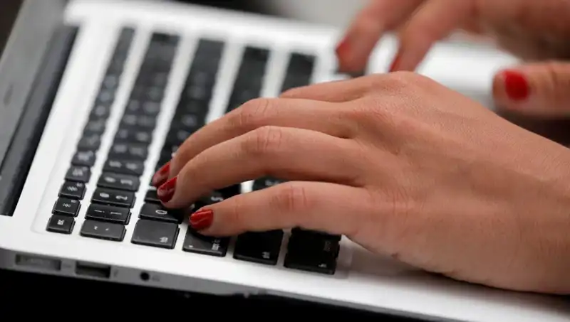 Laptop Mikrofonları Tehlike Mi? Kapalıyken Dinleme Gerçeği!
