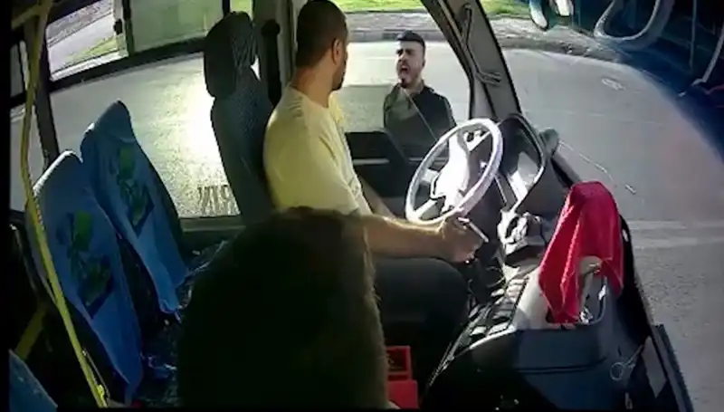 Antalya'da Bıçaklı Saldırı: Otobüs Şoförü Kurtarıldı, Faili Yakalandı