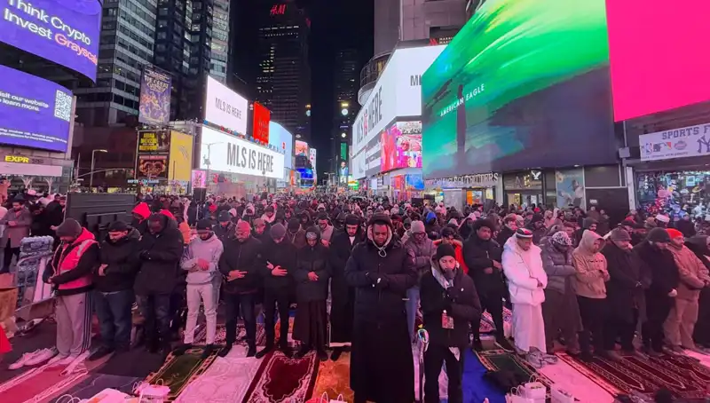New York Times Meydanı'nda Selatla Teravih Namazı Coşkusu Yaşandı