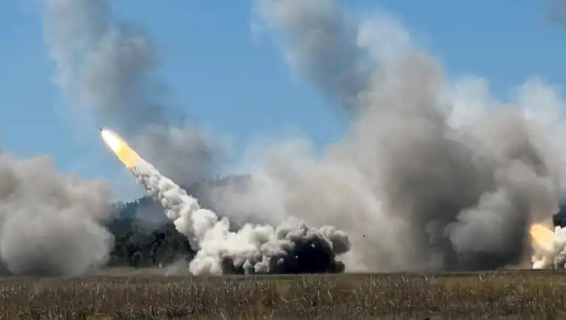 Avustralya'da Tarihi Askeri Tatbikat: HIMARS Atışı Hayata Geçti