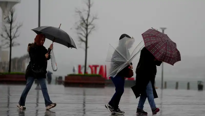 İstanbul'u Buluşturan Kuvvetli Sağanak: Yarın Hazırlıklı Olun!