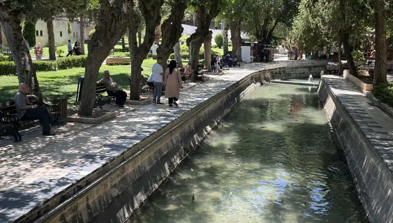 Şanlıurfa'da Yaz Sıcaklığı Zirveye Ulaştı: Termometreler 37 Dereceyi Gördü