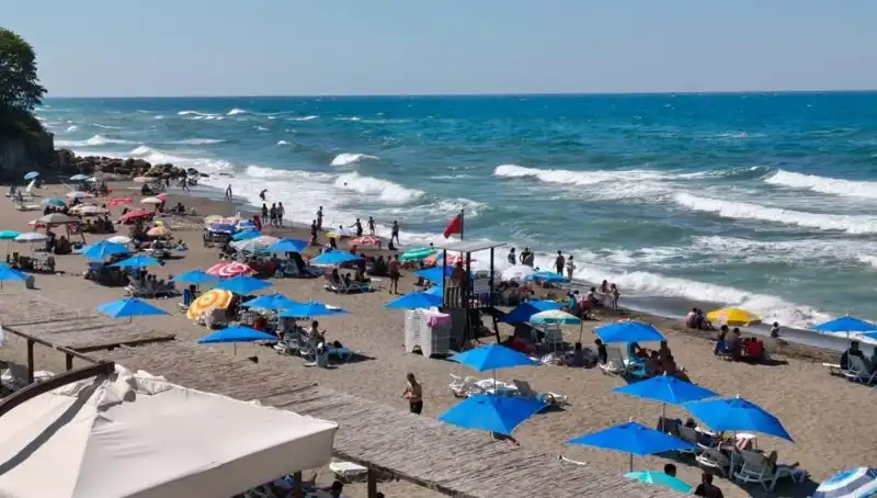 Akçakoca'da Denizin Keyfini Çıkarma Dönemi Geçici Olarak Kapatıldı