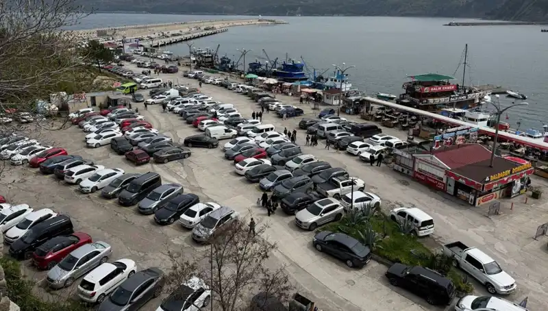 Bayramda İlçeye Akın Eden 14.600 Araç: Yoğunluk ve Etkileri