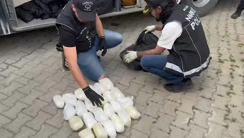 Yolcunun Valizinden Çıkan 13 Kilo Metamfetamin Olayı Ortalığı Sarstı!