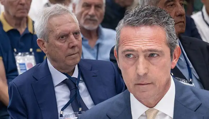 Fenerbahçe Divan Kurulu'nda Aziz Yıldırım’ın Adaylık Açıklaması Gerginliğe Yol Açtı