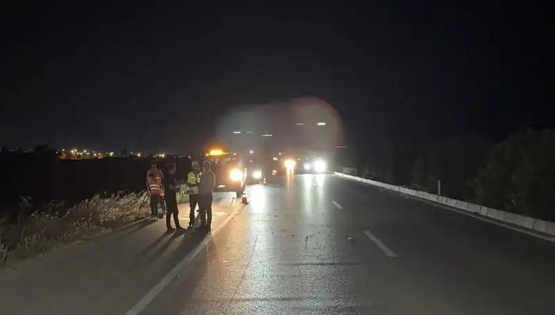 Adana'da Üç Araçlık Zincirleme Trafik Kazası: Faciadan Dönüldü