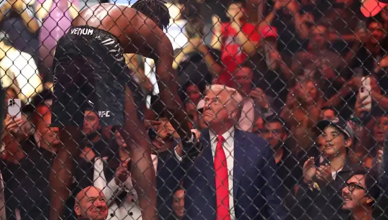 Trump, Beyaz Saray Bahçesi’nde UFC Maçı Düzenliyor!