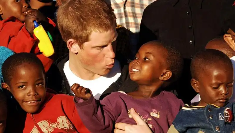 Prens Harry, 20 Yıl Önce Kurduğu Afrika Yardım Kuruluşundan Ayrıldı!