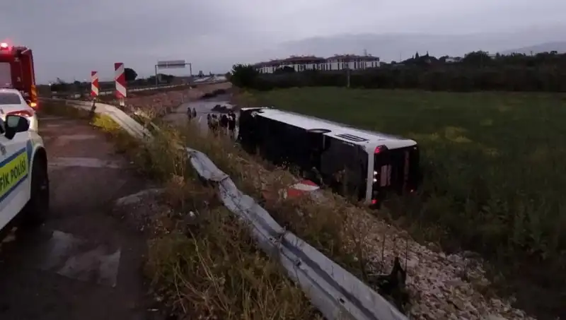 Manisa'da Yolcu Otobüsü Kazası: Korkutan Olayda Çok Sayıda Yaralı Var