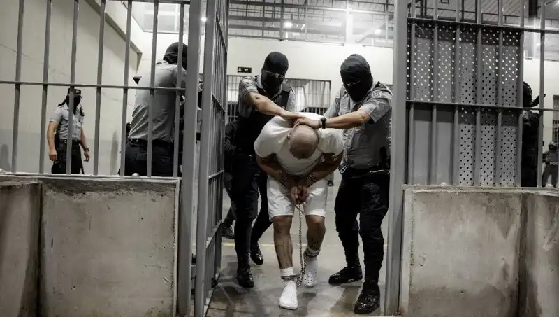 Trump’tan Göçmenleri İlgilendiren Sarsıcı Açıklama: El Salvador’da Yeni Bir Tartışma Başlıyor