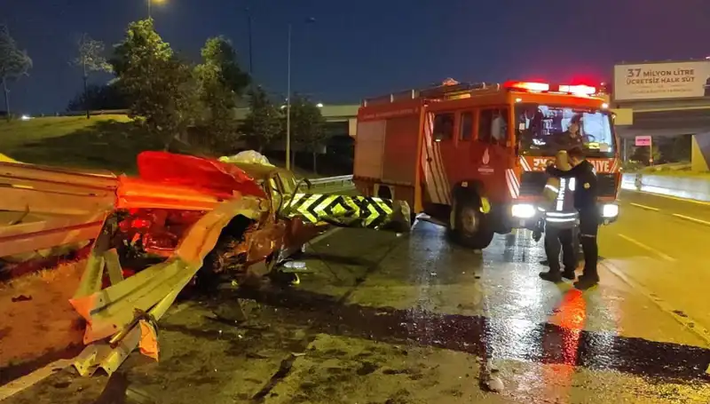 Bariyer Otomobile Saplandı: Sürücü Ağır Yaralı, Kaza Anı Korku Dolu