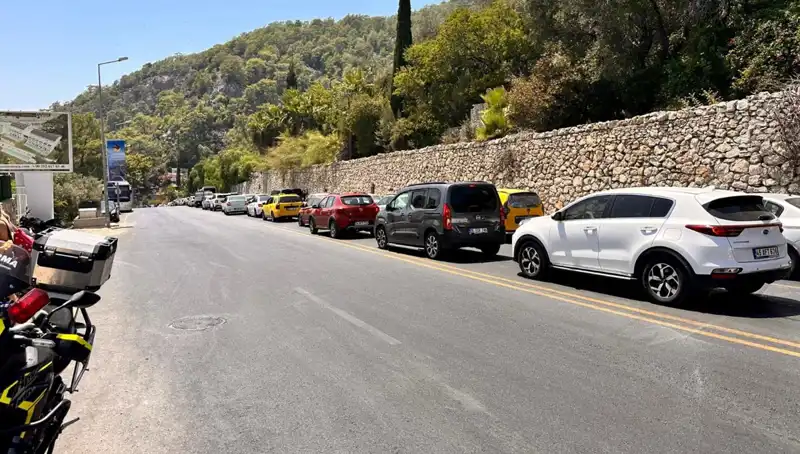 Fethiye-Ölüdeniz Yolunda Tatilci Yoğunluğu: Üç Kilometreyi Geçti