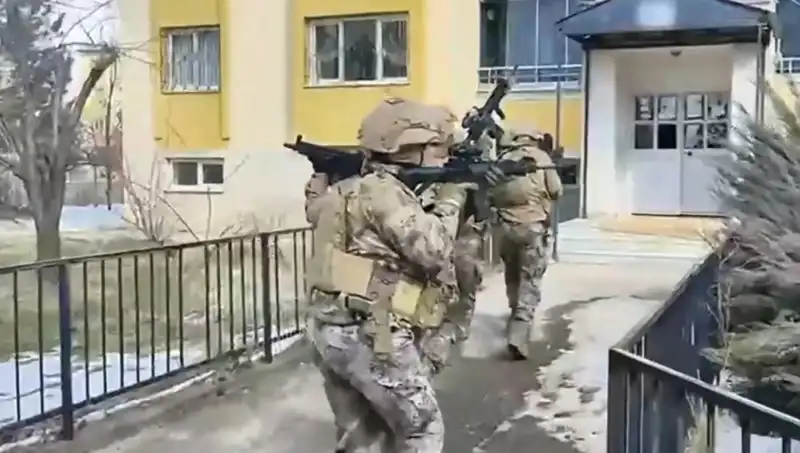 Bingöl'de DAEŞ Operasyonunda Şok Gelişmeler: Üç Şüpheli Tutuklandı