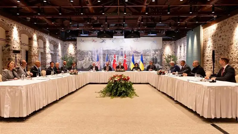 Barış Masasında Kritik Gün: Üçlü Toplantının İlk Gelişmeleri