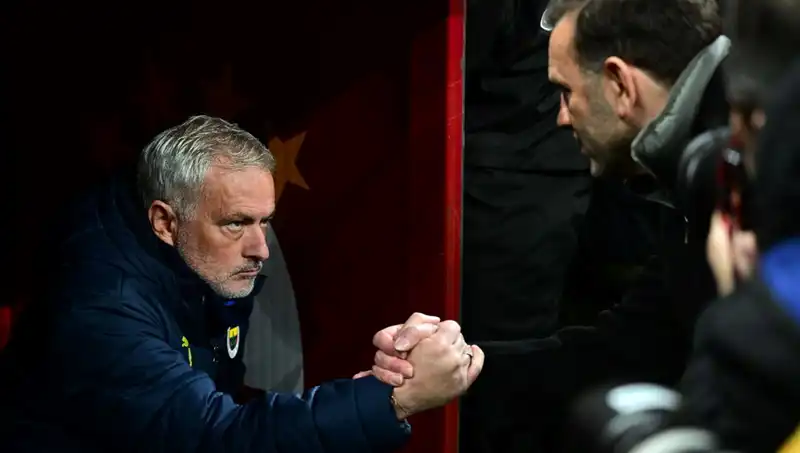 Derbi Heyecanı: Mourinho ve Buruk, Üçüncü Kez Karşı Karşıya!