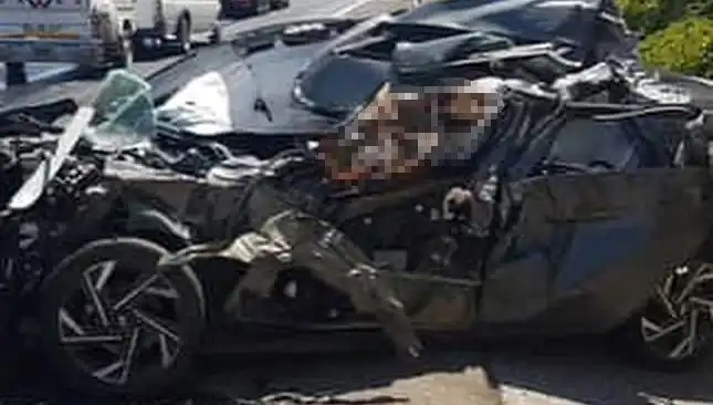 Şanlıurfa'da otomobil tankere çarptı: Feci kazada 1 kişi hayatını kaybetti