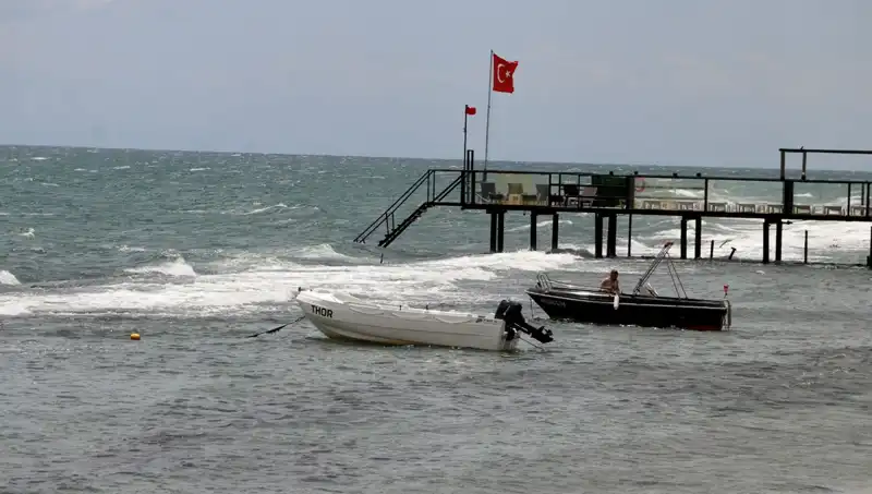 Poyrazın Gücü Artarken, Denize Girmek Neden Yasaklandı?