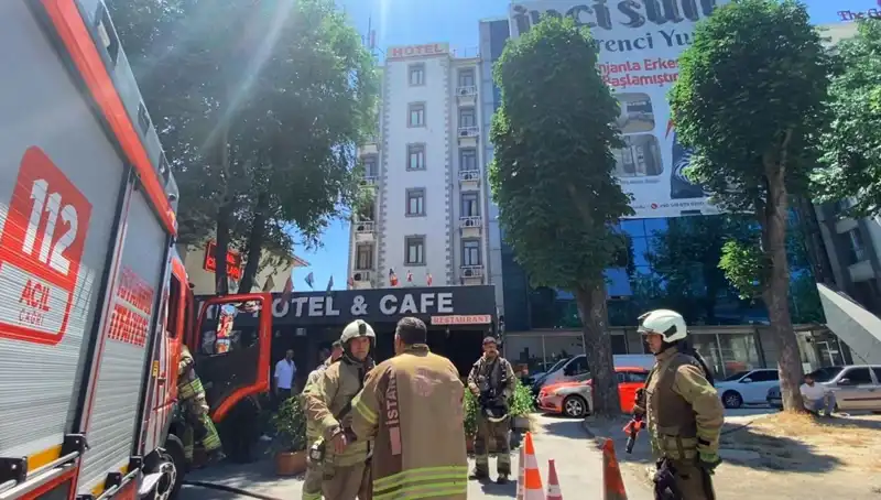 Fatih'te Otel Yemekhanesinde Çıkan Yangın Korkuttu!