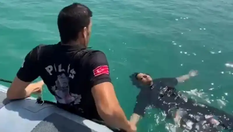 Baraj Gölünde Tehlikeli Anlar: Gemi Adamları Cesurca Kadını Kurtardı