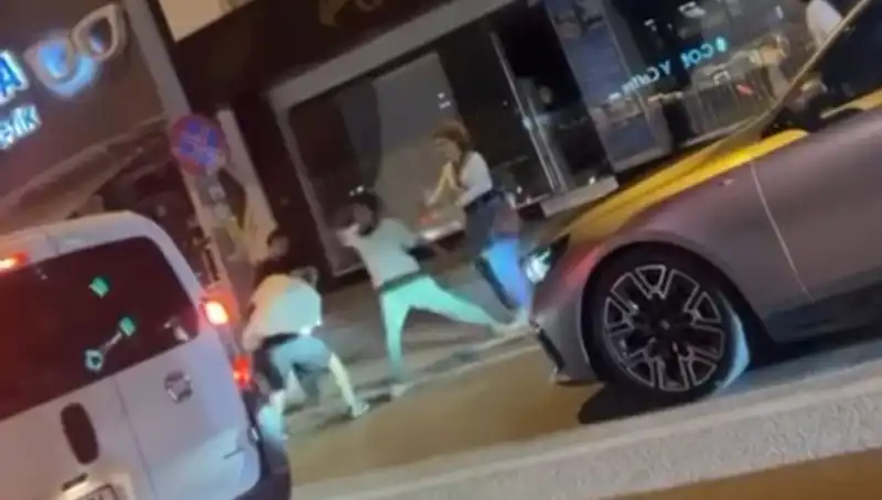 Cadde Boks Ringi Oldu: Şehirde Heyecan Dolu Yumruk Savaşları