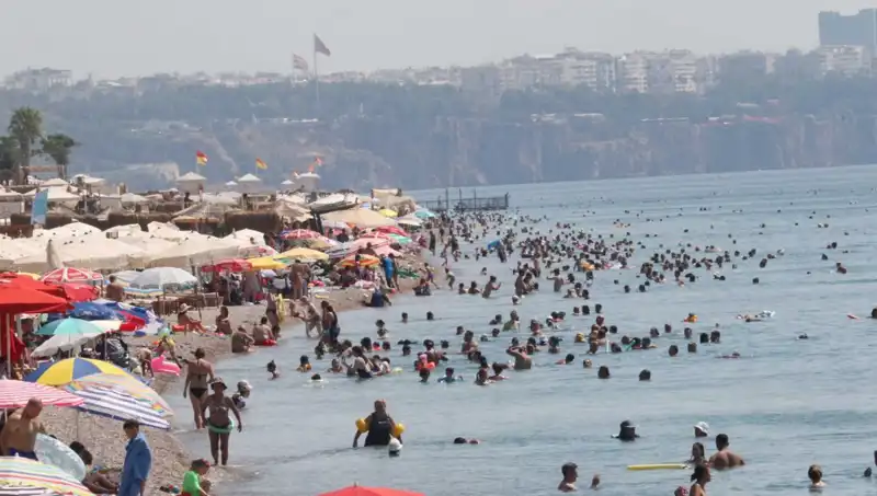 Antalya'da Deniz Suyu Sıcaklık Rekorları Kırıyor!