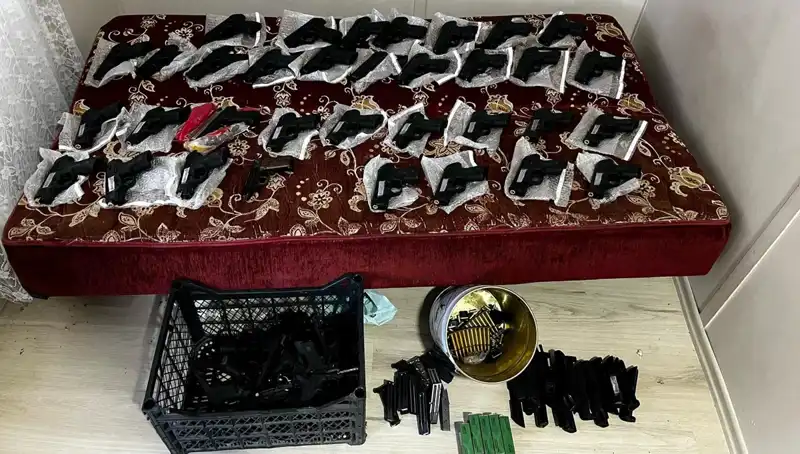Gaziantep'te Silah Operasyonu: 45 Silah ve El Bombası Ele Geçirildi!