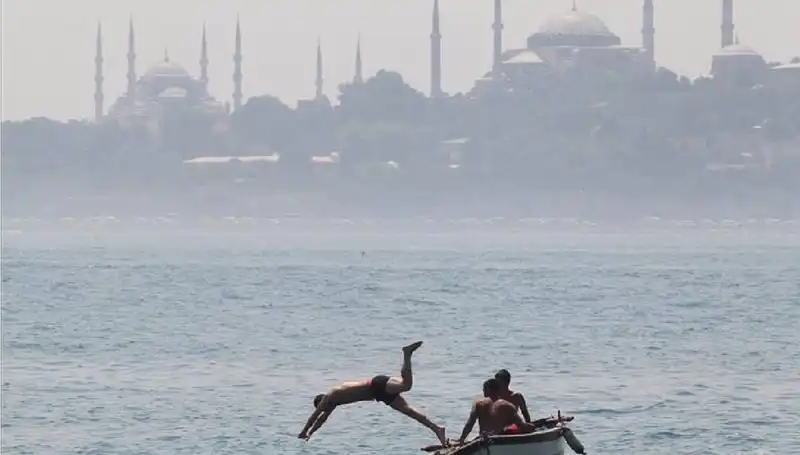 Yazın Kavurucu Sıcakları Geliyor: 44 Derecelere Dikkat!