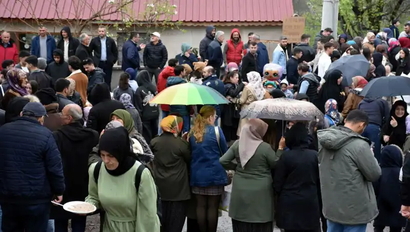 Bayramda 12 Bin Kişilik Coşkulu Gelenek: Bir Asırlık Bayramlaşma