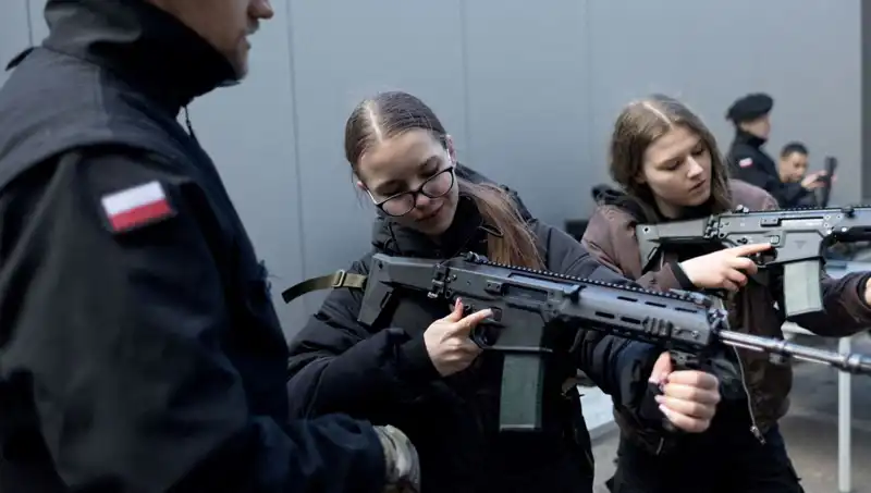 Polonya, Savaş Hazırlıklarına Hız Kesmeden Devam Ediyor: Siviller Askeri Eğitime İgdahil Oluyor