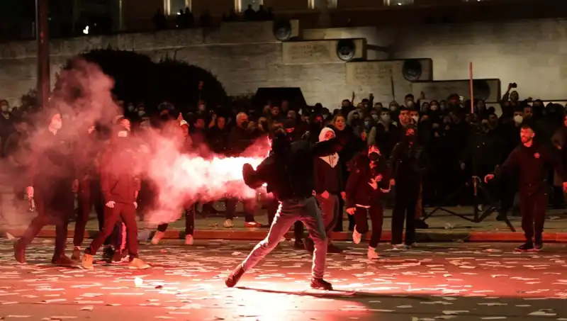 Yunanistan Hükümetine Gensoru: Atina Sokaklarında Protestolar ve Gerilim Artıyor